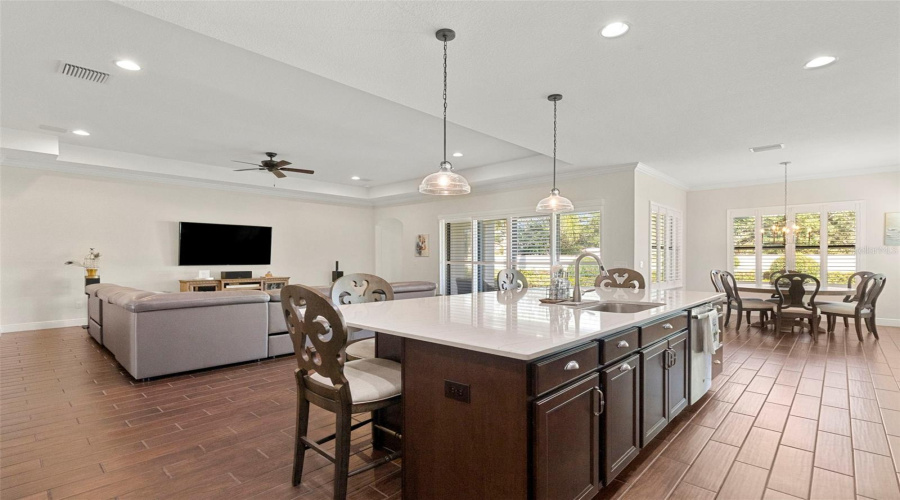 Tampa, Florida 33624, 4 Bedroom Bedrooms, ,3 Bathroombathrooms,Residential,For Sale,Lakecastle,0,Mfrtb8513935