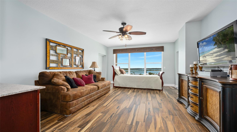 Den Or In-Law Suite W/Wet Bar