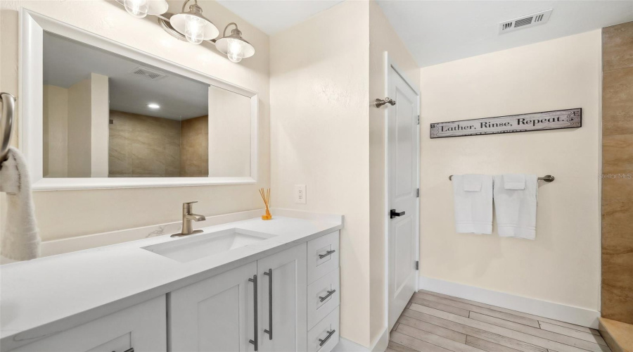 Junior Suite Bath