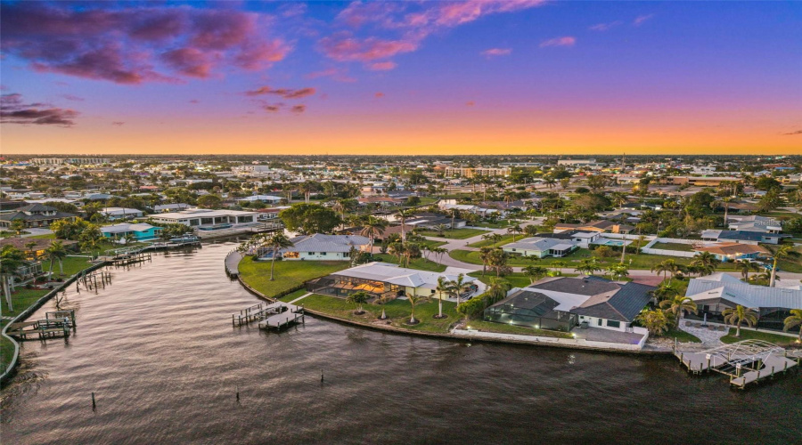 Great Location Near Downtown Cape Coral