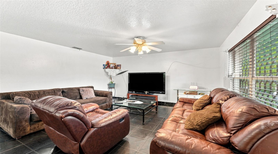 Plant City, Florida 33563, 3 Bedroom Bedrooms, ,2 Bathroombathrooms,Residential,For Sale,Bethune,0,Mfrtb8542908