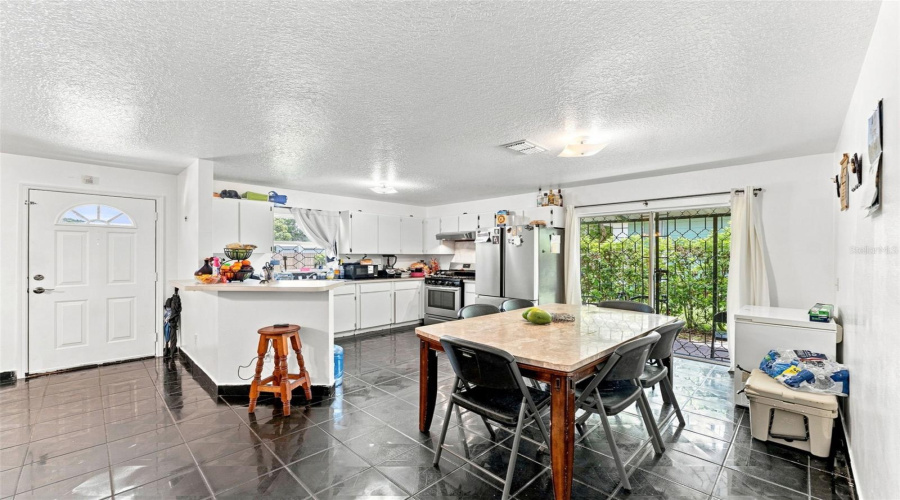 Plant City, Florida 33563, 3 Bedroom Bedrooms, ,2 Bathroombathrooms,Residential,For Sale,Bethune,0,Mfrtb8542908