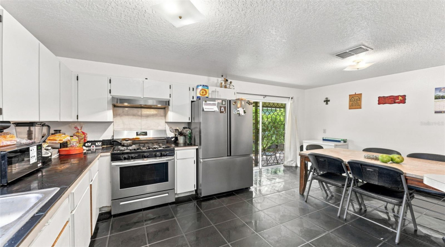 Plant City, Florida 33563, 3 Bedroom Bedrooms, ,2 Bathroombathrooms,Residential,For Sale,Bethune,0,Mfrtb8542908