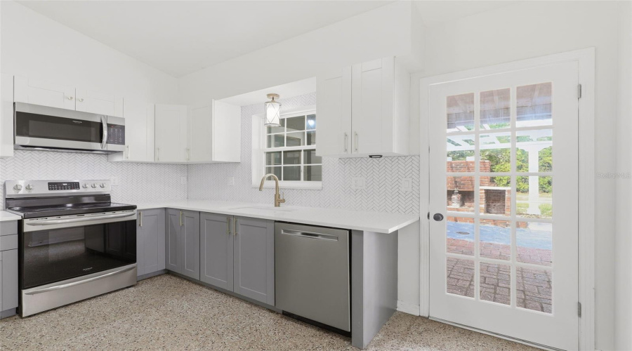 Orlando, Florida 32803, 4 Bedroom Bedrooms, ,2 Bathroombathrooms,Residential,For Sale,Braidwood,0,Mfro6429806
