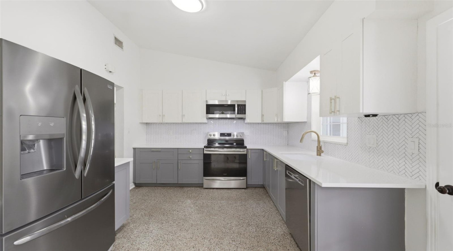 Orlando, Florida 32803, 4 Bedroom Bedrooms, ,2 Bathroombathrooms,Residential,For Sale,Braidwood,0,Mfro6429806
