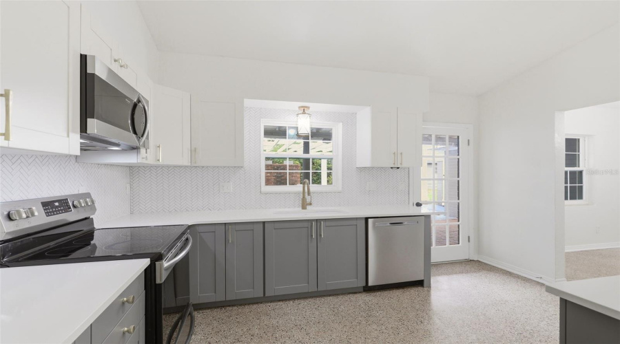 Orlando, Florida 32803, 4 Bedroom Bedrooms, ,2 Bathroombathrooms,Residential,For Sale,Braidwood,0,Mfro6429806