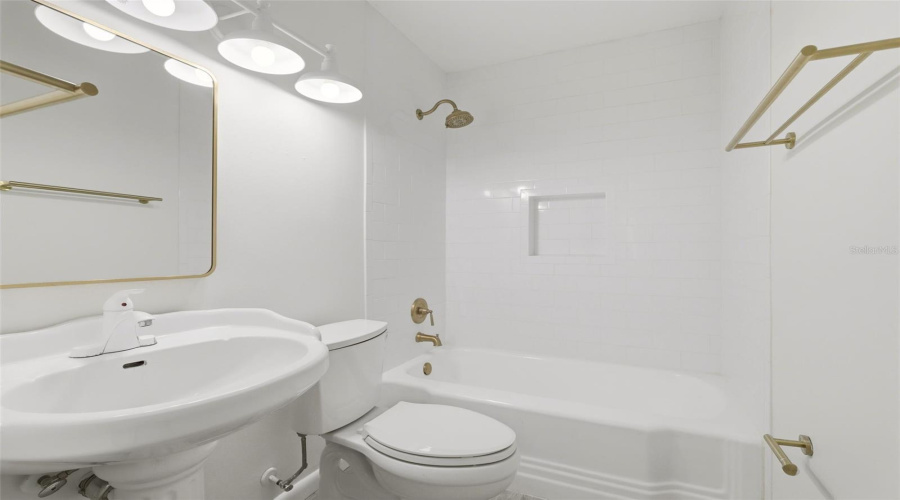 Orlando, Florida 32803, 4 Bedroom Bedrooms, ,2 Bathroombathrooms,Residential,For Sale,Braidwood,0,Mfro6429806
