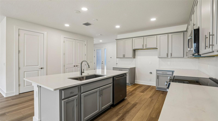 Wesley Chapel, Florida 33545, 3 Bedroom Bedrooms, ,2 Bathroombathrooms,Residential,For Sale,Clover Fin,0,Mfrtb8499365