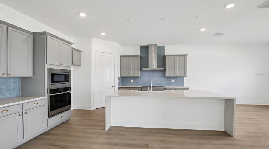 Parrish, Florida 34219, 6 Bedroom Bedrooms, ,4 Bathroombathrooms,Residential,For Sale,Golden Beach,0,Mfrtb8444921