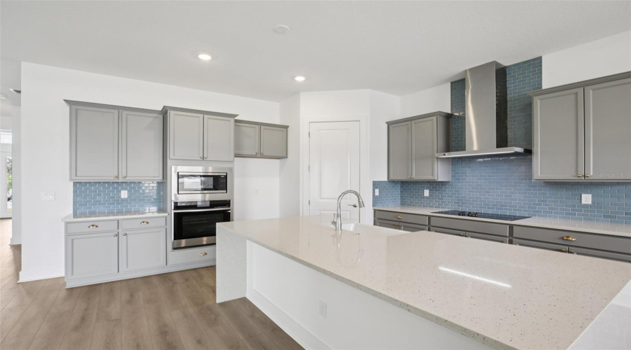Parrish, Florida 34219, 6 Bedroom Bedrooms, ,4 Bathroombathrooms,Residential,For Sale,Golden Beach,0,Mfrtb8444921