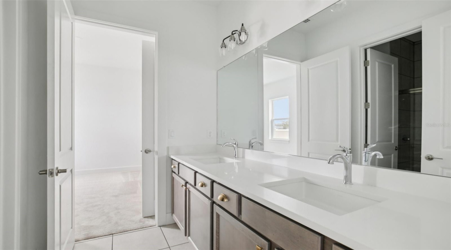 Parrish, Florida 34219, 6 Bedroom Bedrooms, ,4 Bathroombathrooms,Residential,For Sale,Golden Beach,0,Mfrtb8444921