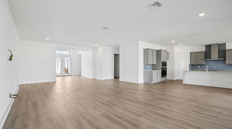 Parrish, Florida 34219, 6 Bedroom Bedrooms, ,4 Bathroombathrooms,Residential,For Sale,Golden Beach,0,Mfrtb8444921