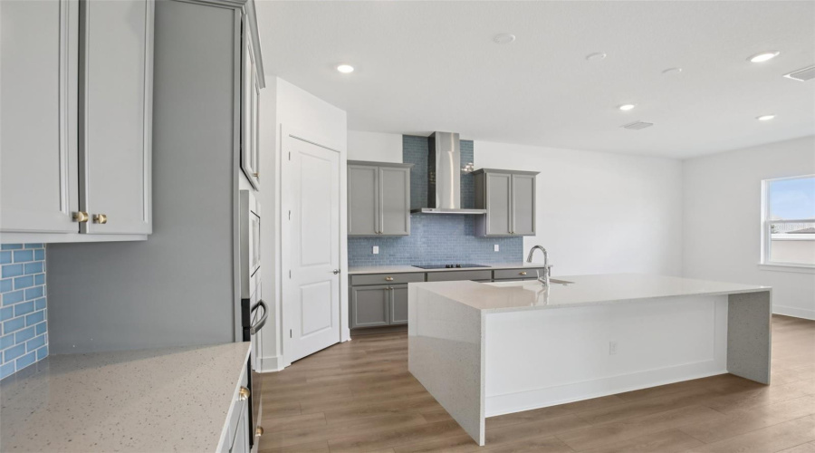 Parrish, Florida 34219, 6 Bedroom Bedrooms, ,4 Bathroombathrooms,Residential,For Sale,Golden Beach,0,Mfrtb8444921