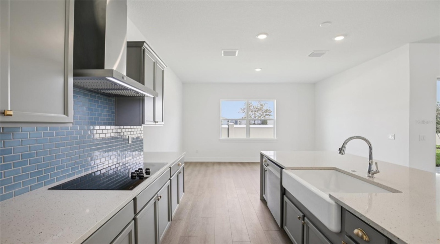 Parrish, Florida 34219, 6 Bedroom Bedrooms, ,4 Bathroombathrooms,Residential,For Sale,Golden Beach,0,Mfrtb8444921