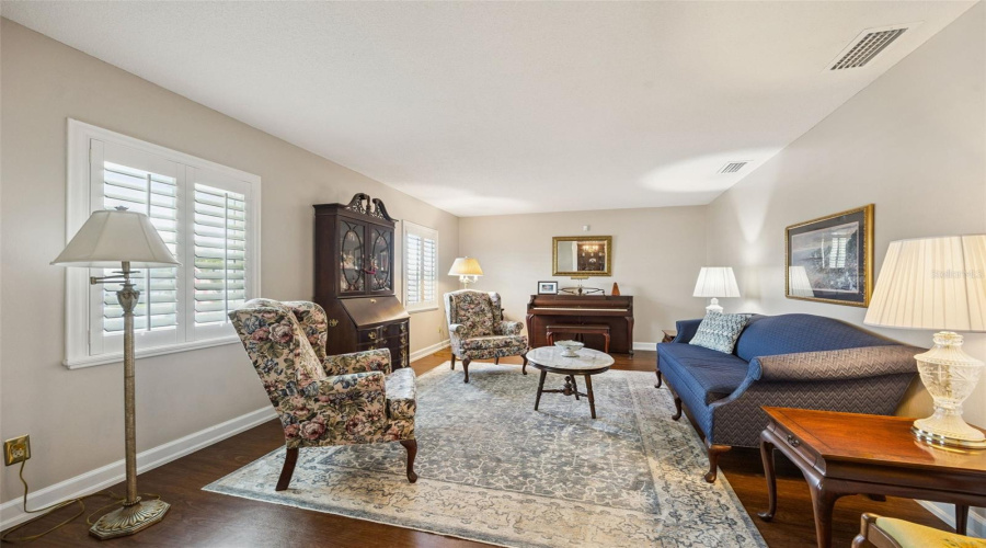 Altamonte Springs, Florida 32701, 4 Bedroom Bedrooms, ,2 Bathroombathrooms,Residential,For Sale,Oak Hill,0,Mfro6436019