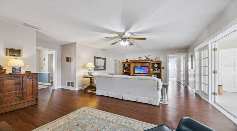 Altamonte Springs, Florida 32701, 4 Bedroom Bedrooms, ,2 Bathroombathrooms,Residential,For Sale,Oak Hill,0,Mfro6436019