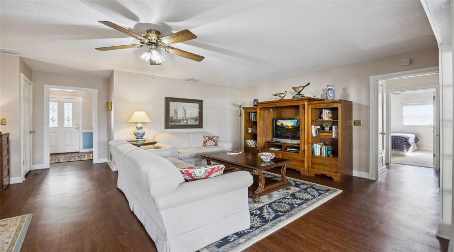 Altamonte Springs, Florida 32701, 4 Bedroom Bedrooms, ,2 Bathroombathrooms,Residential,For Sale,Oak Hill,0,Mfro6436019