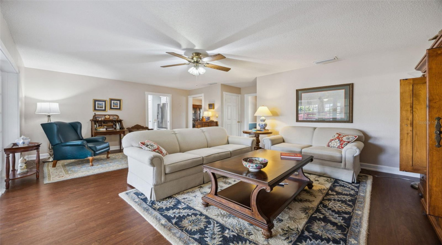 Altamonte Springs, Florida 32701, 4 Bedroom Bedrooms, ,2 Bathroombathrooms,Residential,For Sale,Oak Hill,0,Mfro6436019