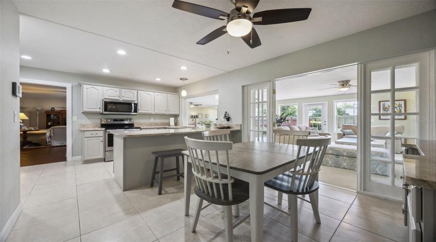 Altamonte Springs, Florida 32701, 4 Bedroom Bedrooms, ,2 Bathroombathrooms,Residential,For Sale,Oak Hill,0,Mfro6436019