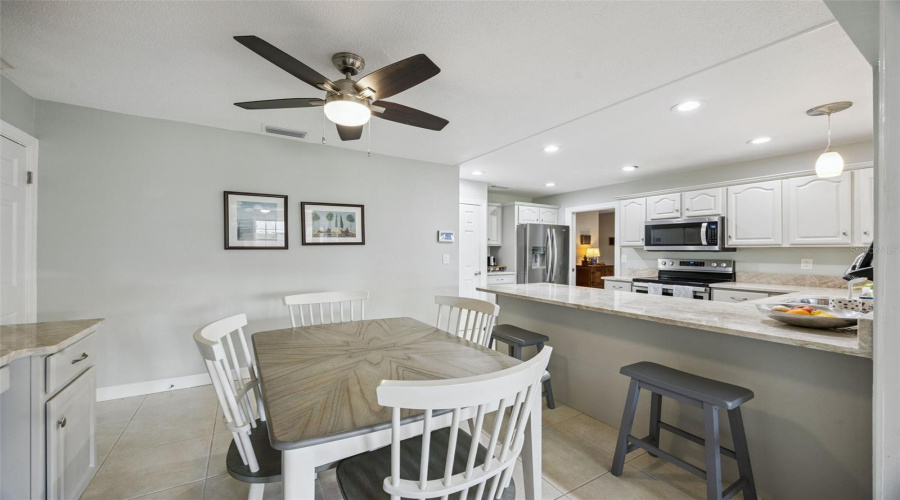 Altamonte Springs, Florida 32701, 4 Bedroom Bedrooms, ,2 Bathroombathrooms,Residential,For Sale,Oak Hill,0,Mfro6436019