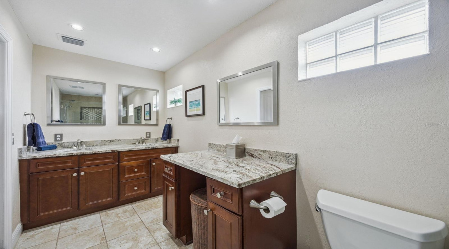 Altamonte Springs, Florida 32701, 4 Bedroom Bedrooms, ,2 Bathroombathrooms,Residential,For Sale,Oak Hill,0,Mfro6436019