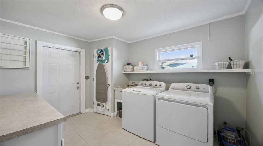 Altamonte Springs, Florida 32701, 4 Bedroom Bedrooms, ,2 Bathroombathrooms,Residential,For Sale,Oak Hill,0,Mfro6436019