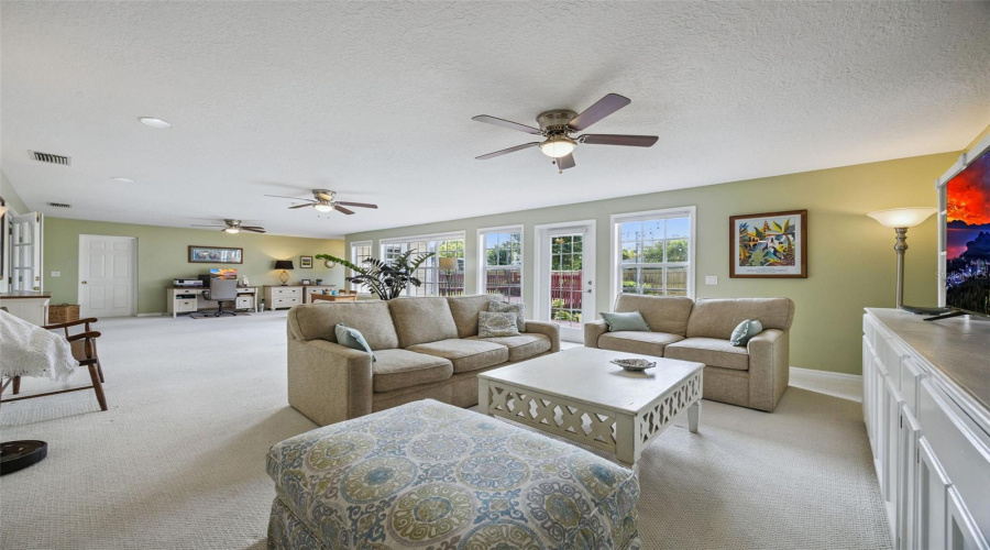 Altamonte Springs, Florida 32701, 4 Bedroom Bedrooms, ,2 Bathroombathrooms,Residential,For Sale,Oak Hill,0,Mfro6436019