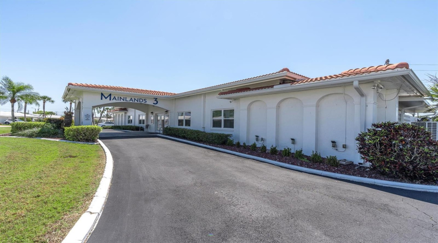Pinellas Park, Florida 33782, 2 Bedroom Bedrooms, ,1 Bathroombathrooms,Residential,For Sale,98Th,0,Mfrtb8514191