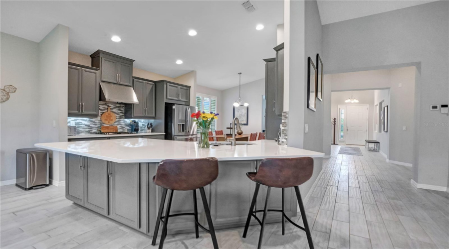 Breakfast Bar/Kitchen