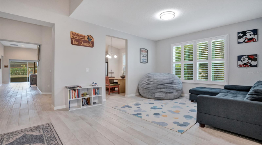 Foyer/ Living Room