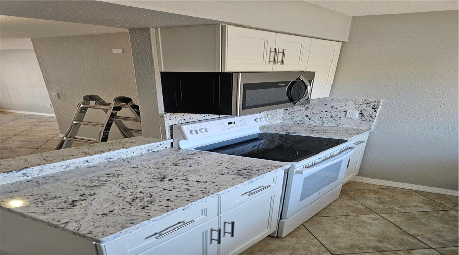 Sarasota, Florida 34237, 2 Bedroom Bedrooms, ,1 Bathroombathrooms,Residential,For Sale,Hidden Lake,0,Mfra4683649