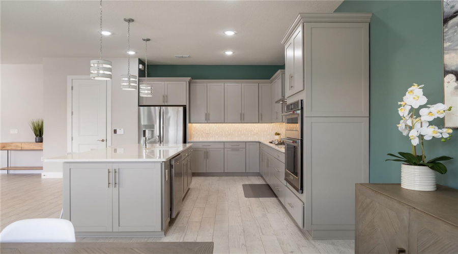 Orlando, Florida 32827, 5 Bedroom Bedrooms, ,4 Bathroombathrooms,Residential,For Sale,Panama Beach,0,Mfro6385912