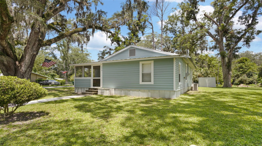 Trenton, Florida 32693, 2 Bedroom Bedrooms, ,1 Bathroombathrooms,Residential,For Sale,3Rd,0,Mfrgc542780