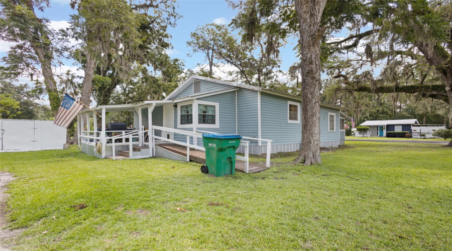 Trenton, Florida 32693, 2 Bedroom Bedrooms, ,1 Bathroombathrooms,Residential,For Sale,3Rd,0,Mfrgc542780