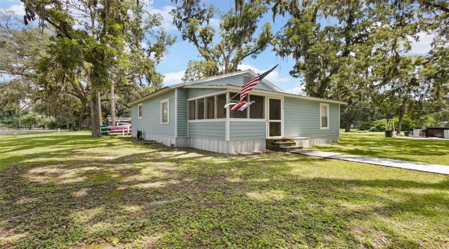 Trenton, Florida 32693, 2 Bedroom Bedrooms, ,1 Bathroombathrooms,Residential,For Sale,3Rd,0,Mfrgc542780