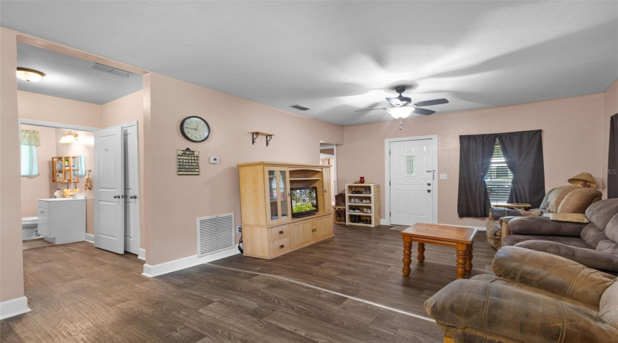 Trenton, Florida 32693, 2 Bedroom Bedrooms, ,1 Bathroombathrooms,Residential,For Sale,3Rd,0,Mfrgc542780