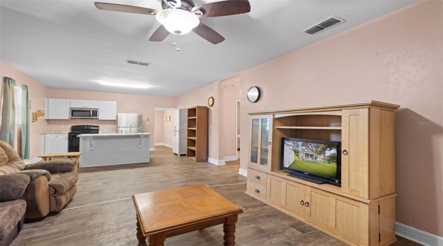 Trenton, Florida 32693, 2 Bedroom Bedrooms, ,1 Bathroombathrooms,Residential,For Sale,3Rd,0,Mfrgc542780