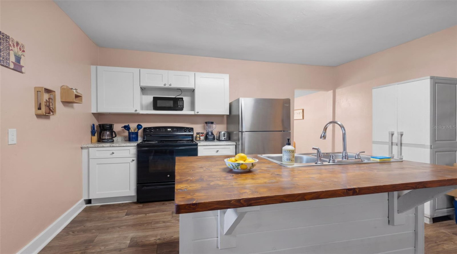 Trenton, Florida 32693, 2 Bedroom Bedrooms, ,1 Bathroombathrooms,Residential,For Sale,3Rd,0,Mfrgc542780