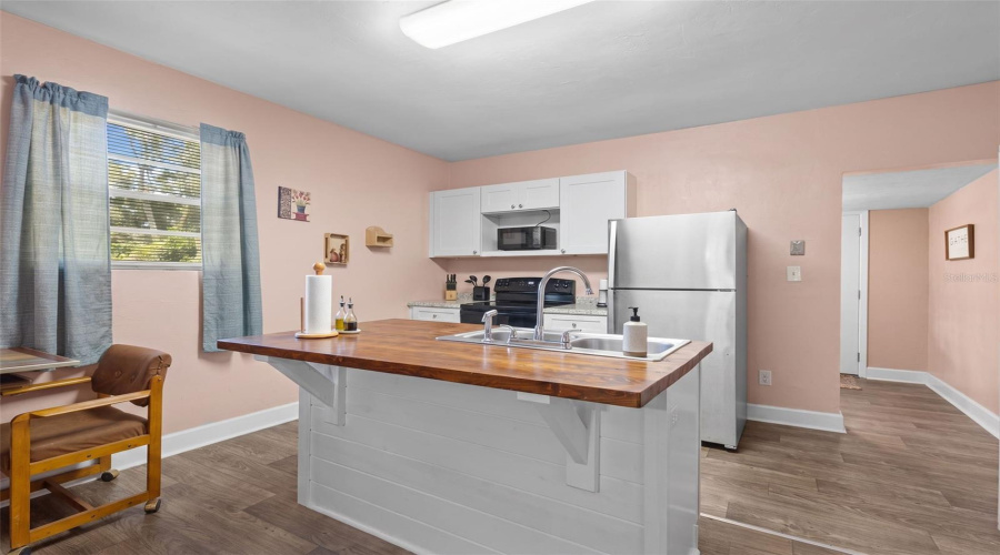 Trenton, Florida 32693, 2 Bedroom Bedrooms, ,1 Bathroombathrooms,Residential,For Sale,3Rd,0,Mfrgc542780