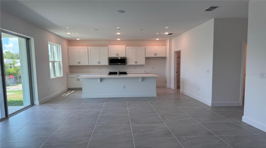 Kitchen / Dining Area