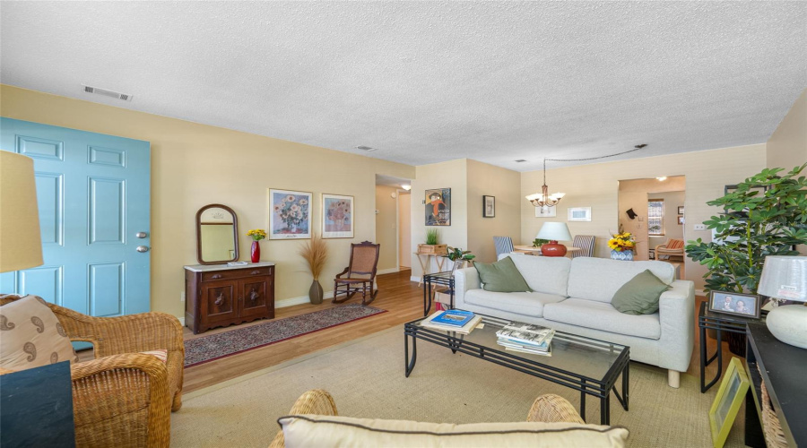 Large Inviting Living Room.