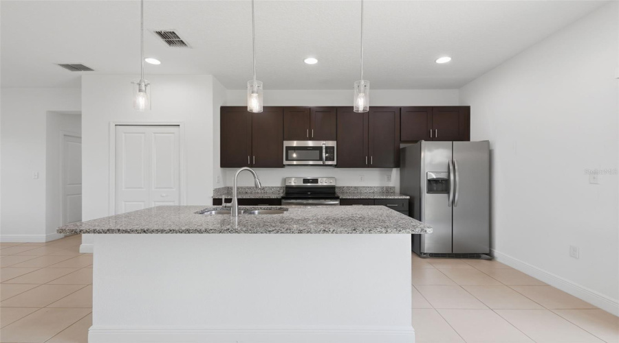 Poinciana, Florida 34759, 4 Bedroom Bedrooms, ,2 Bathroombathrooms,Residential,For Sale,Begonia,0,Mfro6428429