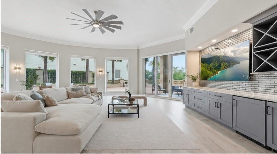 St Petersburg, Florida 33701, 3 Bedroom Bedrooms, ,2 Bathroombathrooms,Residential,For Sale,Beach,0,Mfrtb8512252