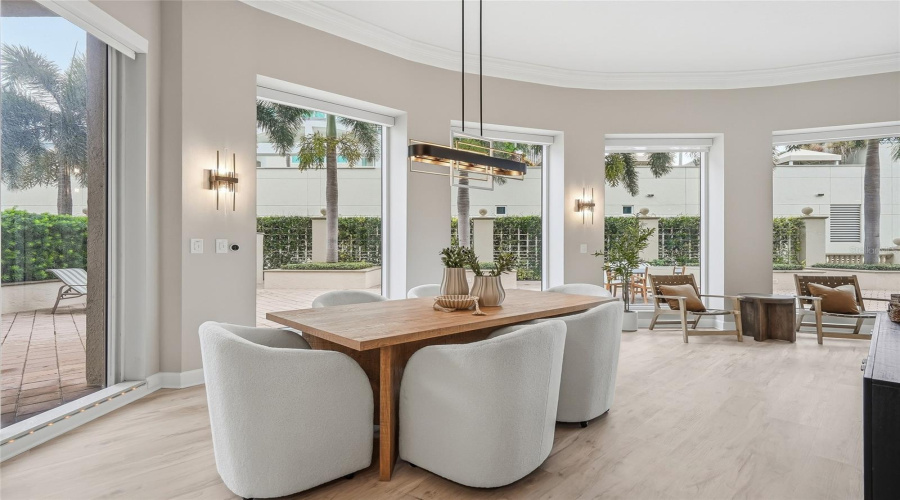 St Petersburg, Florida 33701, 3 Bedroom Bedrooms, ,2 Bathroombathrooms,Residential,For Sale,Beach,0,Mfrtb8512252