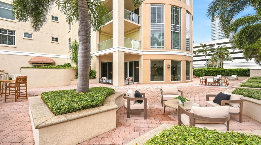 St Petersburg, Florida 33701, 3 Bedroom Bedrooms, ,2 Bathroombathrooms,Residential,For Sale,Beach,0,Mfrtb8512252