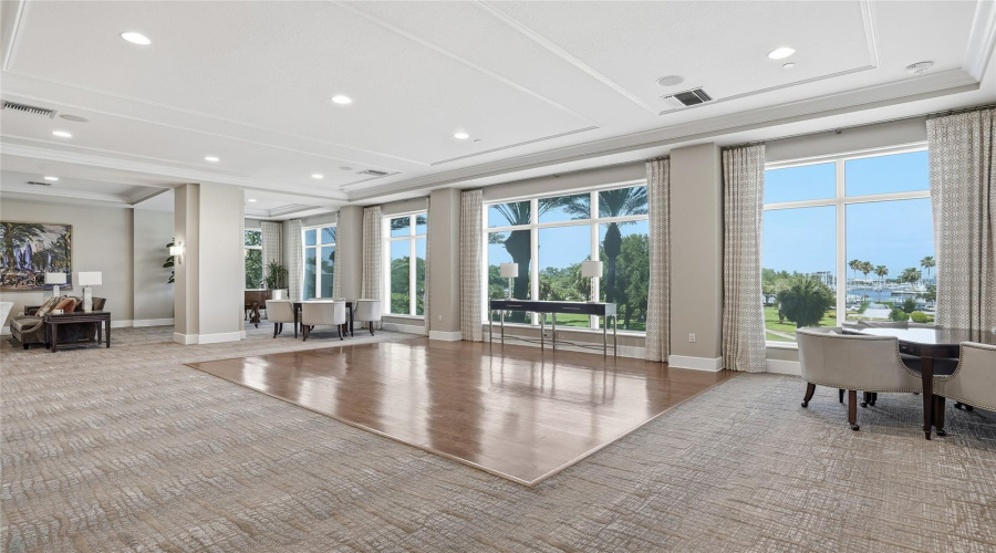 St Petersburg, Florida 33701, 3 Bedroom Bedrooms, ,2 Bathroombathrooms,Residential,For Sale,Beach,0,Mfrtb8512252