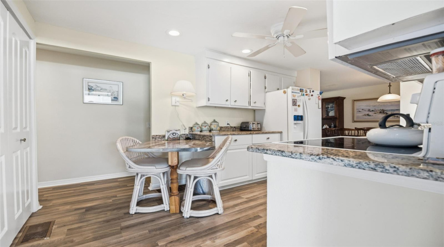 Bradenton, Florida 34207, 2 Bedroom Bedrooms, ,2 Bathroombathrooms,Residential,For Sale,Bermuda,0,Mfra4687666