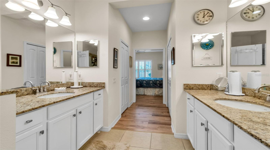 Bradenton, Florida 34209, 2 Bedroom Bedrooms, ,2 Bathroombathrooms,Residential,For Sale,Vista Bella,0,Mfra4692192