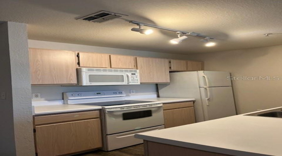 Orlando, Florida 32811, 1 Bedroom Bedrooms, ,1 Bathroombathrooms,Residential,For Sale,Vineland,0,Mfro6407249