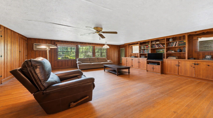 Ocala, Florida 34471, 3 Bedroom Bedrooms, ,1 Bathroombathrooms,Residential,For Sale,Lake Weir,0,Mfrg5115849